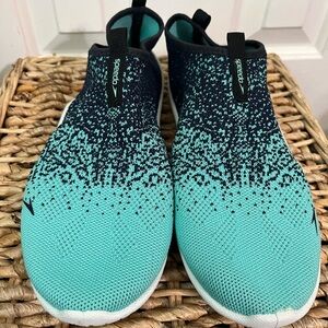 Speedo blue water shoes size 10